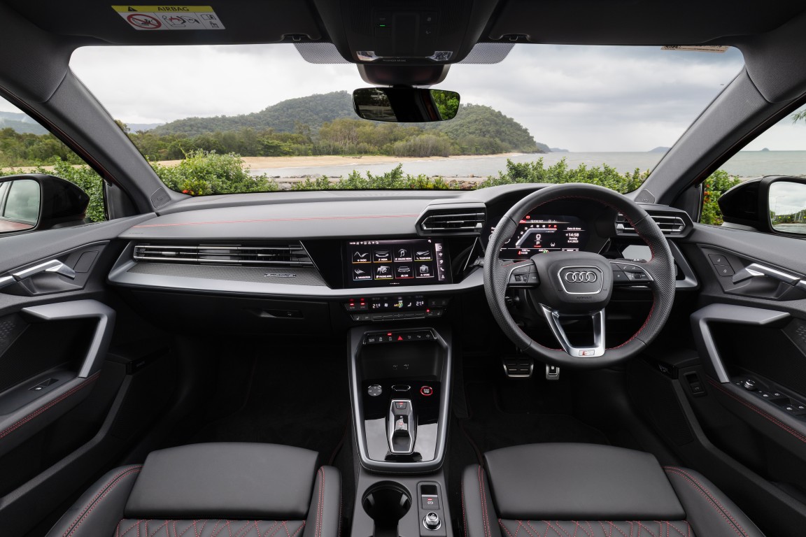 Audi S3 Sportback 333hp (Automatic)